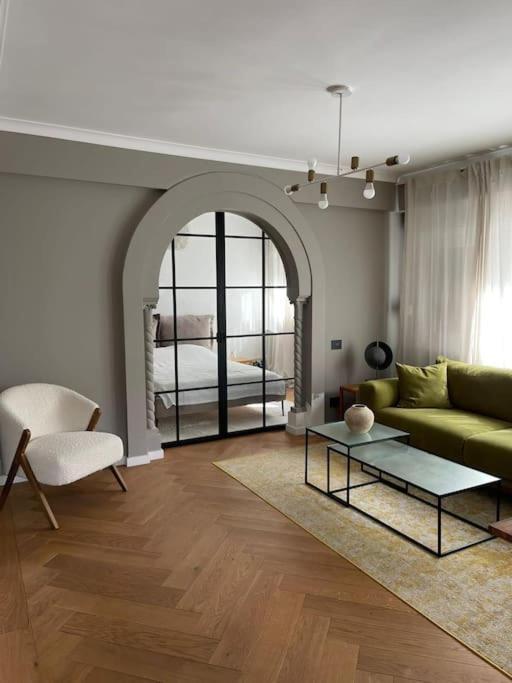 Stunning 1Bd Flat With 50M2 Terrace In The City Center Бухарест Екстер'єр фото