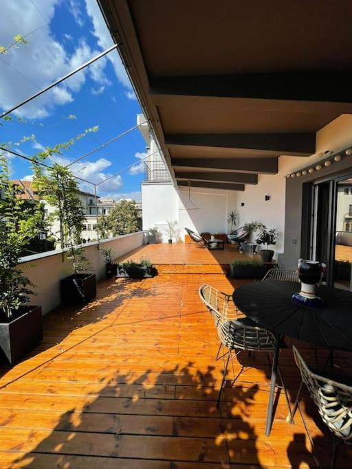 Stunning 1Bd Flat With 50M2 Terrace In The City Center Бухарест Екстер'єр фото